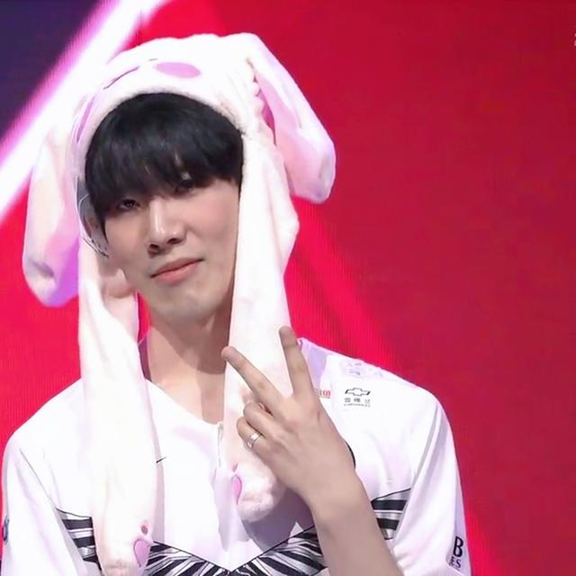 BLG电子竞技俱乐部 赛后返图 赢比赛后的笑容阳光灿烂