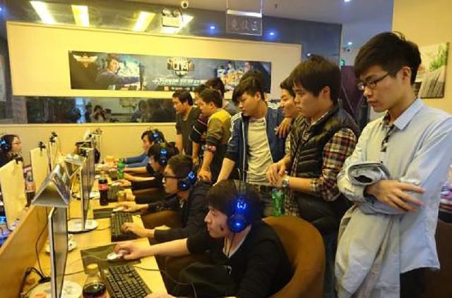 LPL解说Rita晒照：今天不下雨 出去玩噜